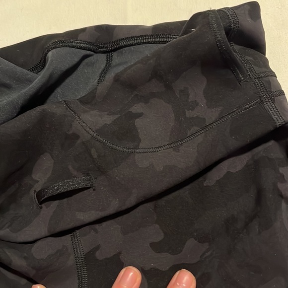 Lululemon Wunder Under 7’8” Black Camo Leggings Size 4 - Picture 4 of 5